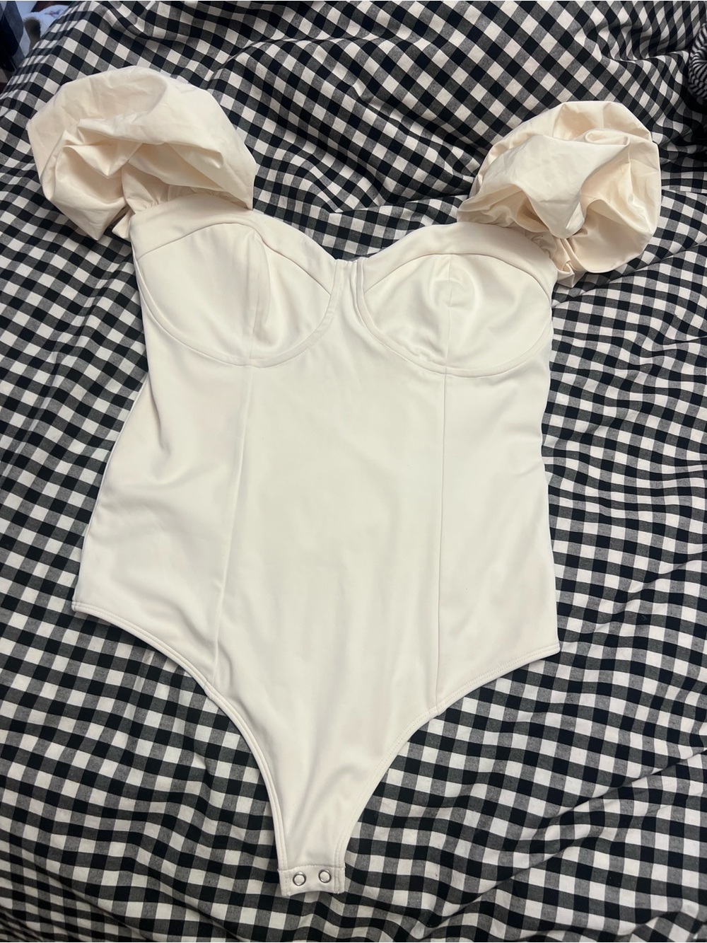 Express Ivory Puff-Sleeve on or off shoulder One-Piece Bodysuit size Medium New